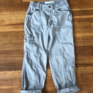 Women’s Gray Capri Cargo Pants Size 8